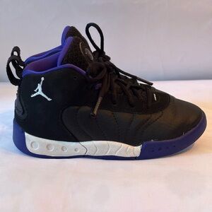 💜🖤Jordan Kids Black and Purple Sneakers size 10C toddler 💜🖤